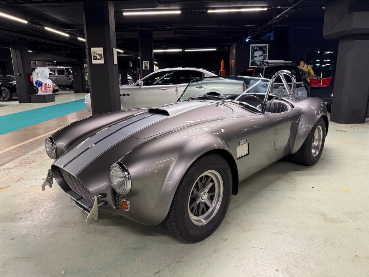 Shelby Superperformance Cobra