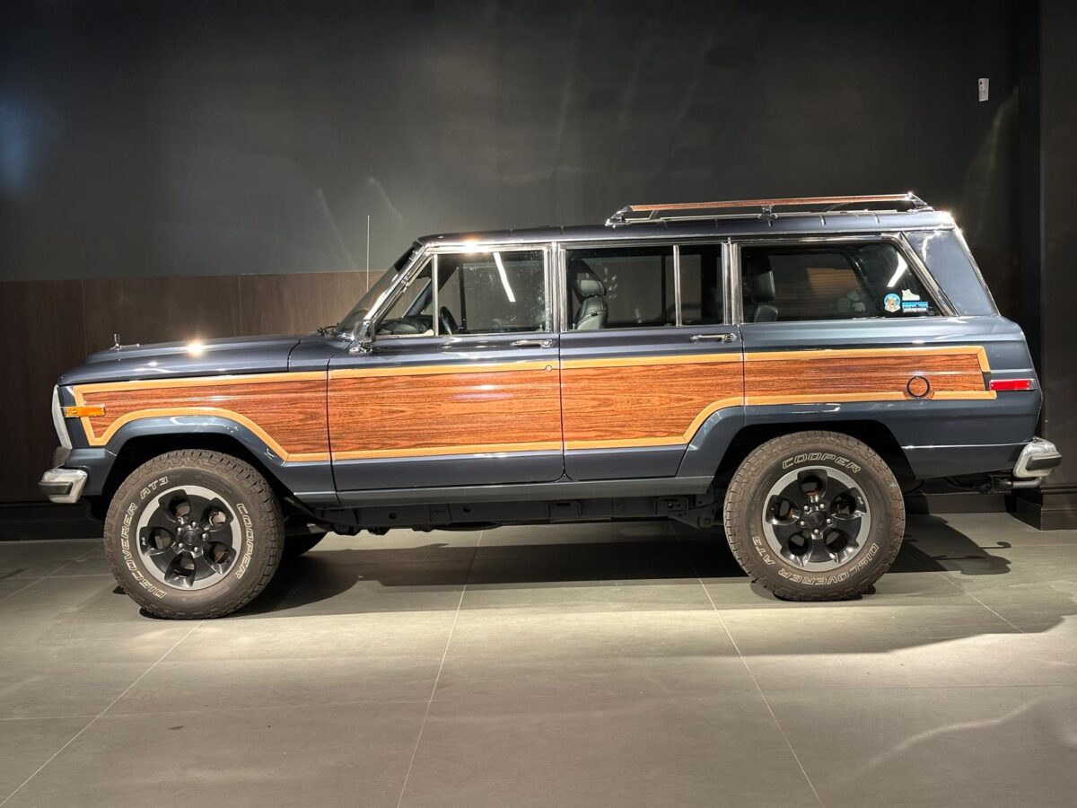 Jeep Grand Wagoneer Restomod