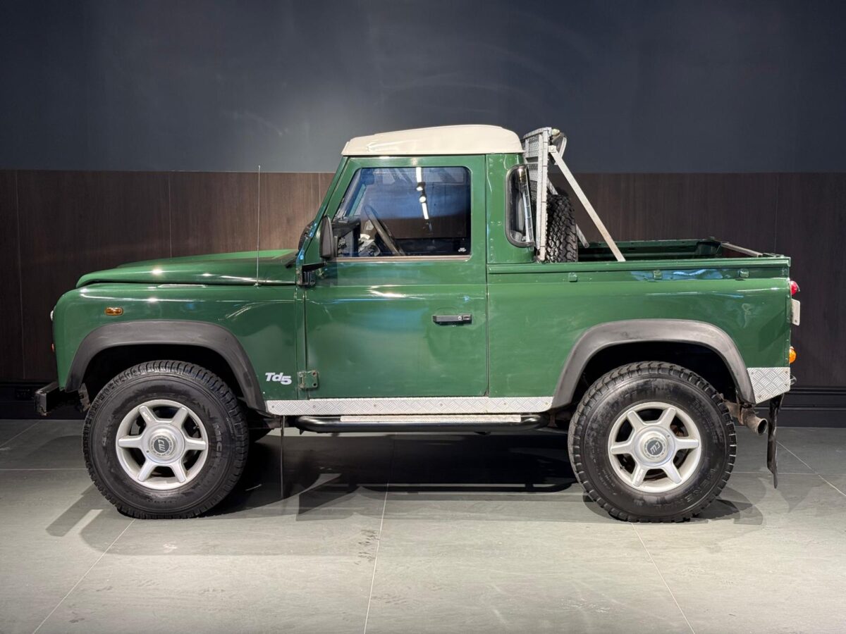 Land Rover Defender 90 Pick Up 2.5 TD5 Momsbil